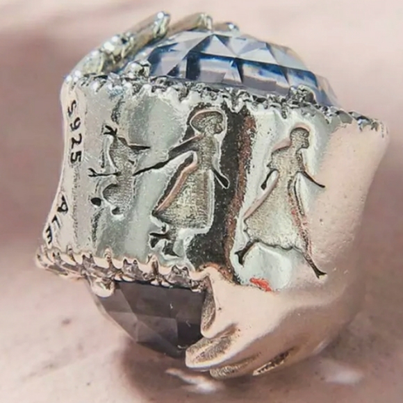 Pandora Disney Frozen winter blue crystal charm. - Picture 2 of 8